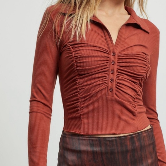 UO Rust Orange Aries Ruched Long-Sleeve Blouse Top Henley - Picture 4 of 12